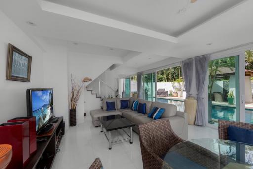 Luxury 3-bedroom villa, with sea view and near the sea, on Patong Beach beach