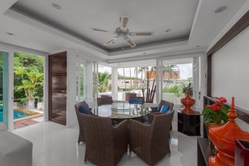 Luxury 3-bedroom villa, with sea view and near the sea, on Patong Beach beach