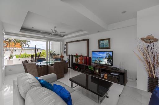 Luxury 3-bedroom villa, with sea view and near the sea, on Patong Beach beach