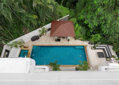 Luxury 3-bedroom villa, with sea view and near the sea, on Patong Beach beach