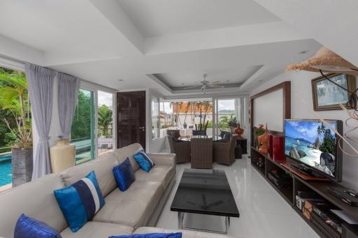 Luxury 3-bedroom villa, with sea view and near the sea, on Patong Beach beach