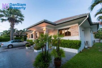 Nice 3-Bedroom Pool Villa in Hua Hin at Laguna Estate