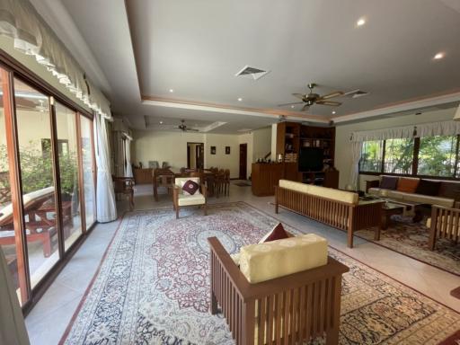 Amazing, large 5-bedroom villa, with pool view, on Bangtao/Laguna beach