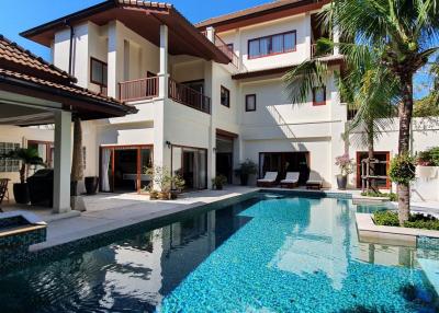 Amazing, large 5-bedroom villa, with pool view, on Bangtao/Laguna beach