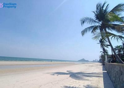 Beachfront Condo in Hua Hin Town at Dao Tem Fah