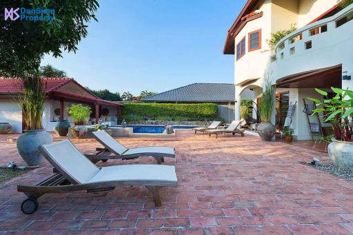 Grand 2-Storey 6-Bed Pool Villa in Hua Hin Town Centre