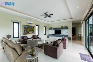 Large 4-Bedroom Pool Villa in Hua Hin/Cha-am at The Clouds