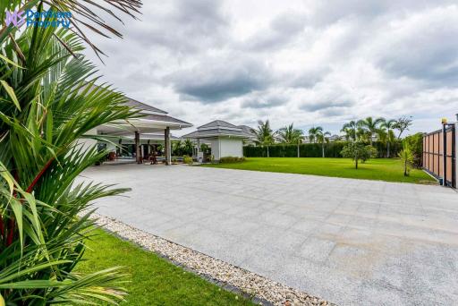 Large 4-Bedroom Pool Villa in Hua Hin/Cha-am at The Clouds