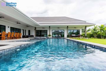 Large 4-Bedroom Pool Villa in Hua Hin/Cha-am at The Clouds