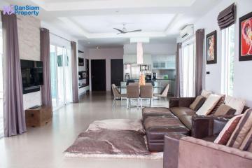 Luxury 3-Bedroom Pool Villa in Hua Hin at Red Mountain