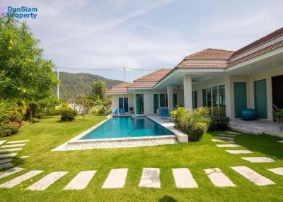 Luxury 4-Bedroom Pool Villa in Hua Hin at Red Mountain