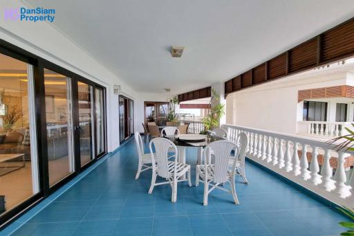 Beachfront Seaview Condo in Hua Hin at Baan Somprasong