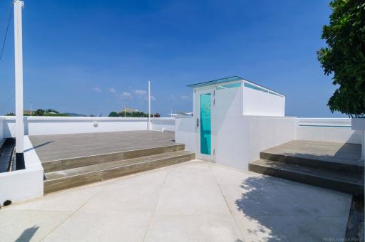 Gorgeous 3-bedroom penthouse, with sea view in Royal Phuket Marina project, on Koh Kaew beach