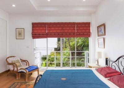 Comfortable, spacious 4-bedroom villa, with pool view, on Kathu beach