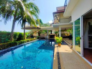 Stylish, large 6-bedroom villa, with pool view in Woodlands project, on Koh Kaew beach