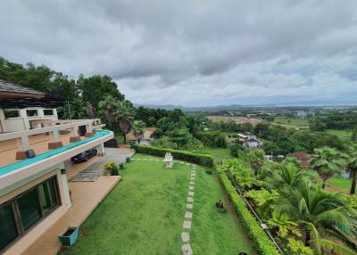 Comfortable, large 4-bedroom villa, with sea view, on Kathu beach