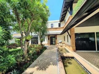 Fashionable, spacious 4-bedroom villa, with pool view and near the sea in Chom Tawan project, on Bangtao/Laguna beach  ( + Video review)
