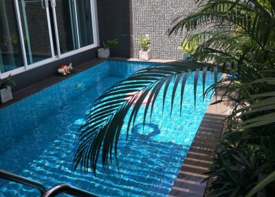 Luxury 2-bedroom villa, with pool view and near the sea, on Thalang beach