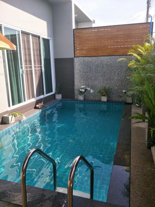 Luxury 2-bedroom villa, with pool view and near the sea, on Thalang beach