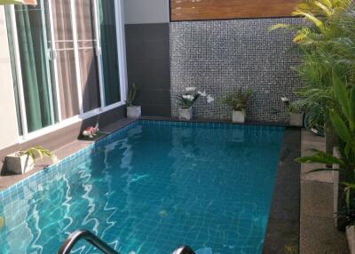 Luxury 2-bedroom villa, with pool view and near the sea, on Thalang beach