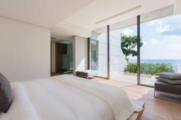 Contemporary piece of art villa with sea view