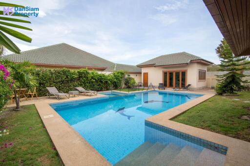 Grand 4-Bedroom Villa in Hua Hin at Coconut Gardens1