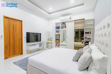 Unique 5-Bedroom pool Villa in Hua Hin on Large Land Plot