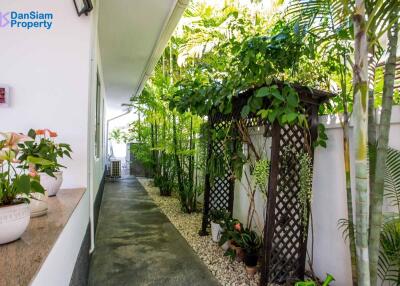 Modern 3-Bedroom Pool Villa in Hua Hin at White Stone Villas