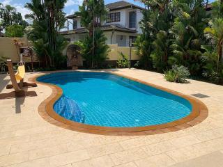 Amazing 3-bedroom villa, with pool view, on Koh Kaew beach