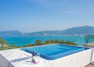 Fashionable 3-bedroom penthouse, with sea view in Bluepoint Condominiums project, on Patong Beach beach