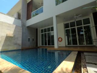 Luxurious 3-bedroom villa, with pool view in Two Villas Oxygen Bangtao project, on Bangtao/Laguna beach