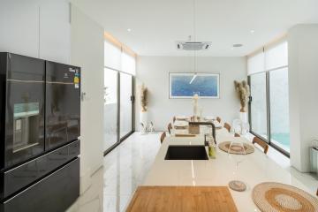 Fashionable 3-bedroom villa, with pool view, on Bangtao/Laguna beach