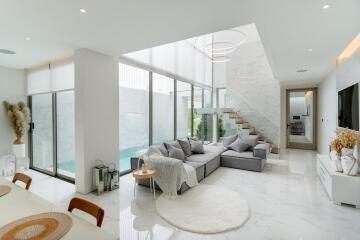 Amazing 3-bedroom villa, with pool view, on Bangtao/Laguna beach