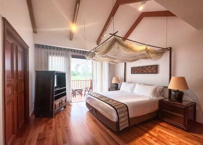 Fashionable, large 4-bedroom villa, with pool view in Laguna Fairways project, on Bangtao/Laguna beach