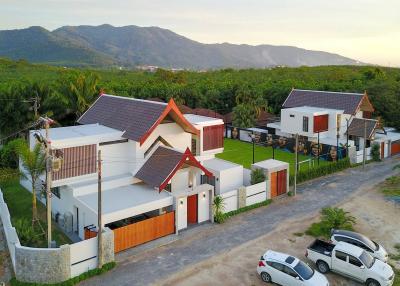 Luxury, large 10-bedroom villa, with pool view, on Bangtao/Laguna beach