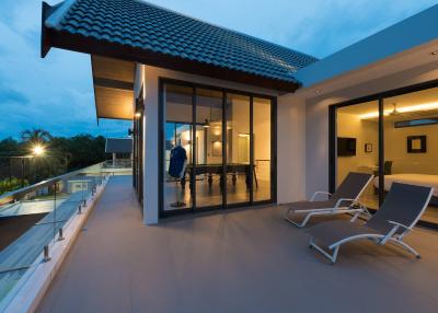 Luxury, large 10-bedroom villa, with pool view, on Bangtao/Laguna beach