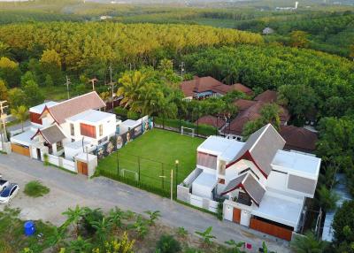 Luxury, large 10-bedroom villa, with pool view, on Bangtao/Laguna beach