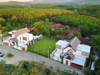 Luxury, large 10-bedroom villa, with pool view, on Bangtao/Laguna beach