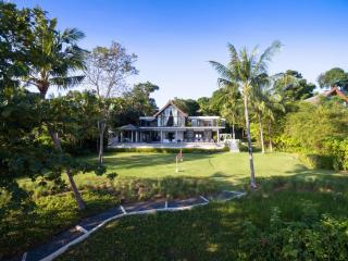 Luxurious beachfront villa in Cape Yamu Estate