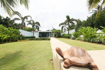 Stylish premium 2-bedroom villa, with sea view and near the sea, on Natai Beach beach