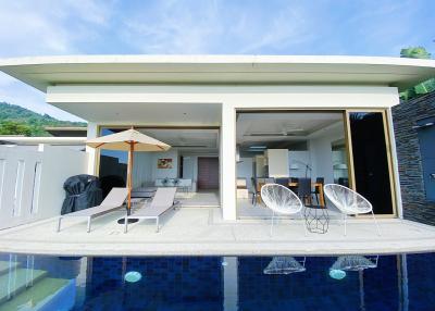Luxury 2-bedroom villa, with sea view, on Naithon beach