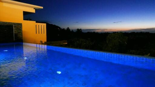 Luxurious 3-bedroom villa, with sea view, on Naithon beach