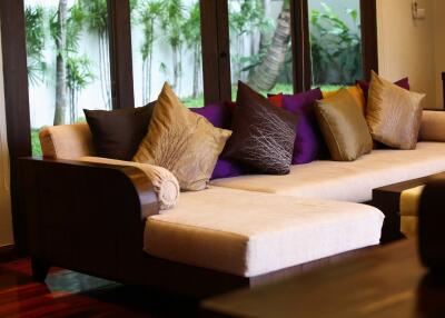 Luxury 4-bedroom villa, with pool view, on Rawai beach