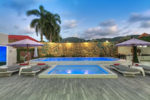 Incredible 5-bedroom villa, with pool view, on Bangtao/Laguna beach