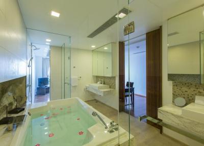 3 ห้องนอน, 3 ห้องน้ำ คอนโด ราคา ฿ 40,000,000