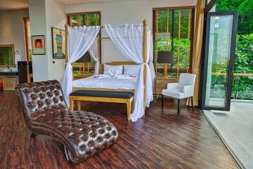 Luxurious premium, large 6-bedroom villa, with sea view, on Surin Beach beach