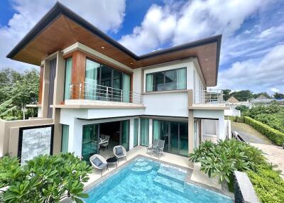 Gorgeous 3-bedroom villa, with pool view, on Bangtao/Laguna beach