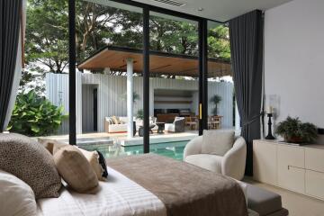 Fashionable, spacious 4-bedroom villa, with pool view, on Bangtao/Laguna beach