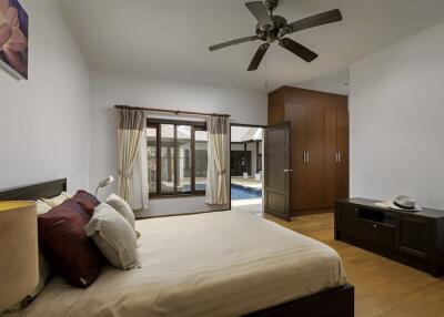 Cozy, large 4-bedroom villa, with pool view, on Bangtao/Laguna beach