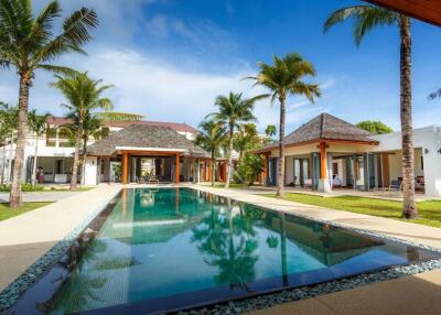 Astonishing premium, large 4-bedroom villa, with pool view, on Bangtao/Laguna beach